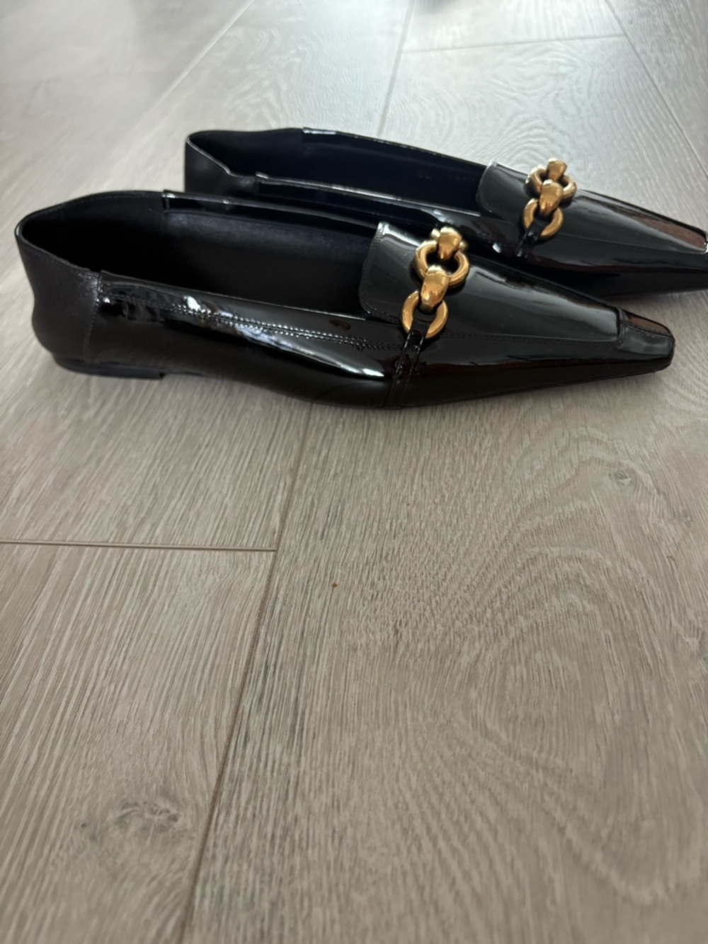SAINT LAURENT
Patent Leather Le Maillon Loafers, Brand Size 39 ( US Size 9) - Picture 8 of 8